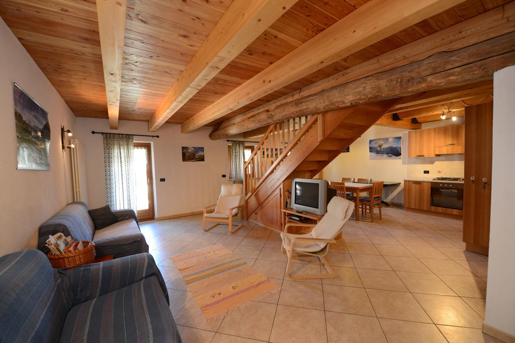 Vieilles Maisons D'Introd Room photo