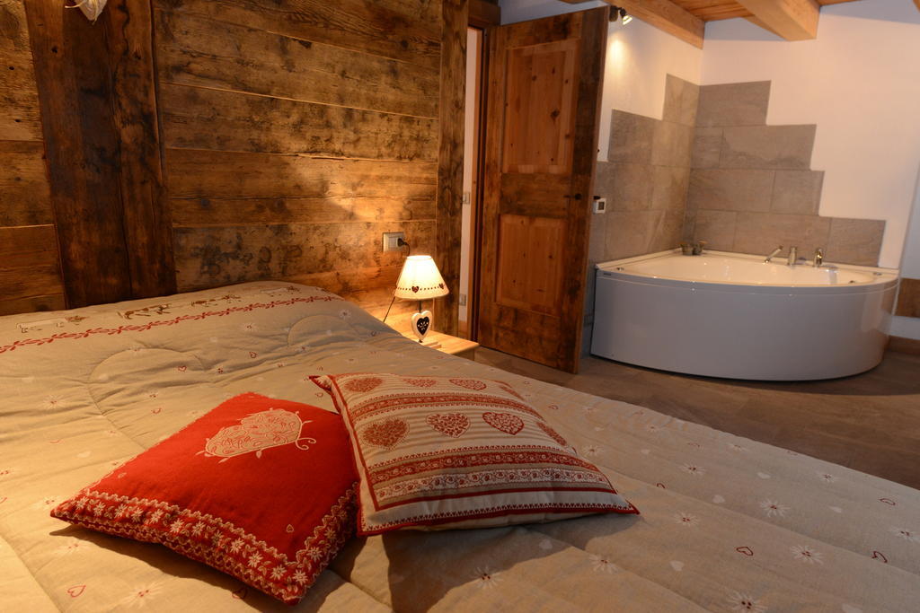 Vieilles Maisons D'Introd Room photo