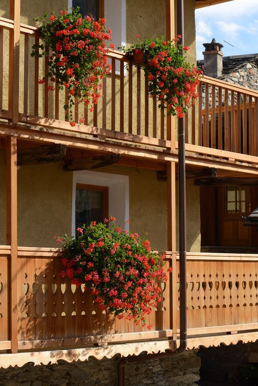 Vieilles Maisons D'Introd Exterior photo